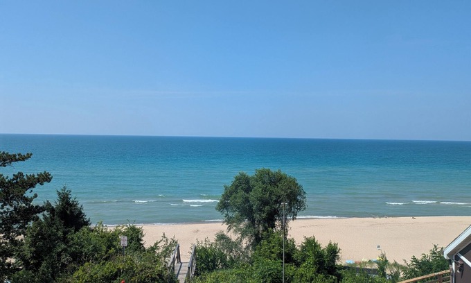 Porter Beach Apartamento | Beachbum's Beachfront 1-bedroom apartment steps from Lake Michigan/Dunes