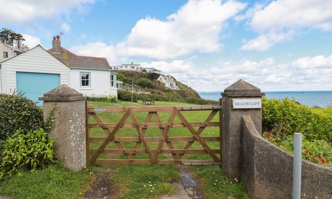 Gorran Haven Casa | BEACHCLIFF, pet friendly, character holiday cottage in Gorran Haven