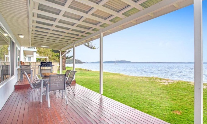 Salamander Bay Casa | Beached Inn Spacious beach front house