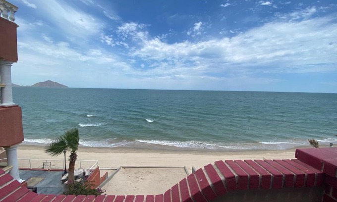 Villas de Las Palmas Apartamento | Beachfront, 2 bedroom Condo in San Felipe