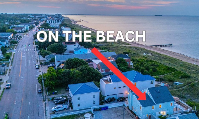 Bayview Casa | Beachfront 2BD+Den: DirectAccess|FencedYard|DogsOK