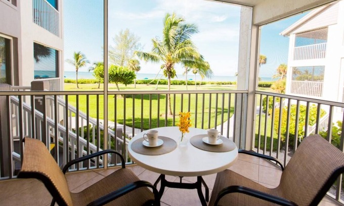 Sanibel Complejo | Beachfront 2BR Gulf View Casa Ybel Condo + Amenities