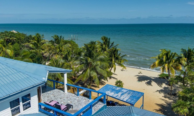 Caribbean Way Apartamento | Beachfront 3-Bed, Pool, Kayaks, Perfect for Groups