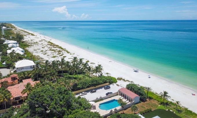 Downtown Boca Grande Historic District Casa | BEACHFRONT 3 BEDROOM, 3 BATH HOME WITH POOL IN BOCA GRANDE, FLORIDA