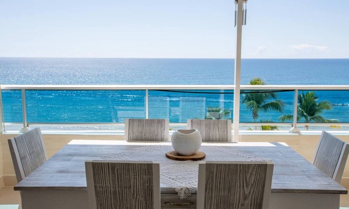 Juan Dolio - El Pueblo Apartamento | Beachfront| 3BR| King Bed| Full Kitchen| 170m²