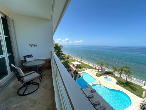 Stella Apartamento | Beachfront 5th floor at Pelican Reef