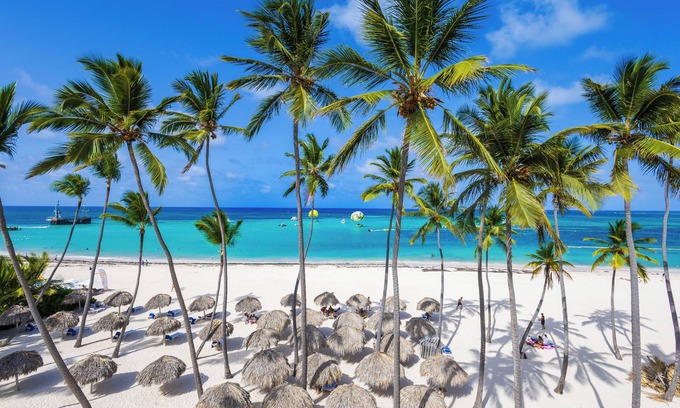 Bavaro Villa | Beachfront 7BR Villa with Pool & Maid