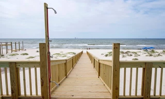 Fort Morgan Casa | Beachfront 9bed Easybreezy West