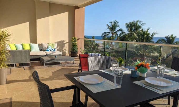 Barrio Los Faroles Condominio | Beachfront access with large covered private balcony