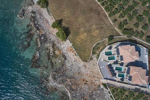 Riglia Villa | Beachfront Alassa Villas with Private Pools