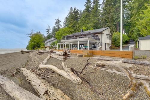 Anderson Island Casa | Beachfront Anderson Island Escape Rainier Views!