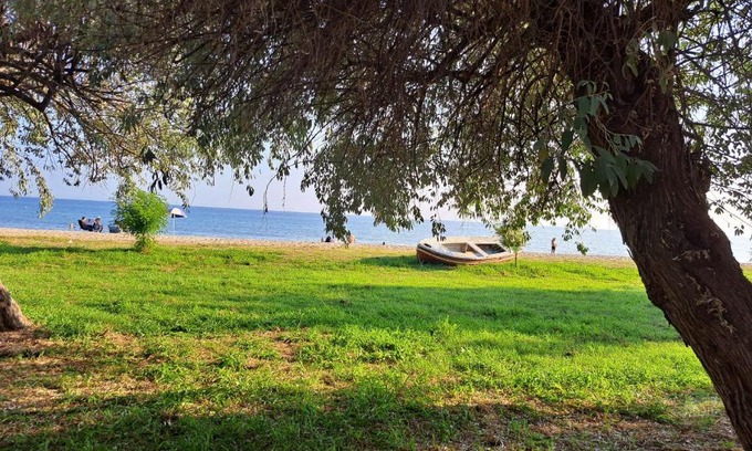 Paralia Dionysiou Apartamento | Beachfront apartment 10m from the beach