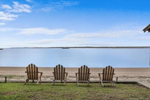 East Shore Apartamento | Beachfront Apartment - 8 min from downtown