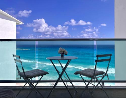 Punta Cancún Apartamento | Beachfront Apartment by Andiani Travel