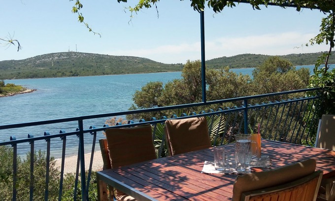 Pirovac Apartamento | Apartamento frente al mar Fortuna - Hogar lejos de casa