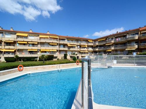 Els Griells Apartamento | Beachfront Apartment in Costa Brava with Pool