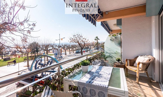 Palamos Apartamento | Apartamento en Primera Línea con Terraza y Vista al Mar - Palamós