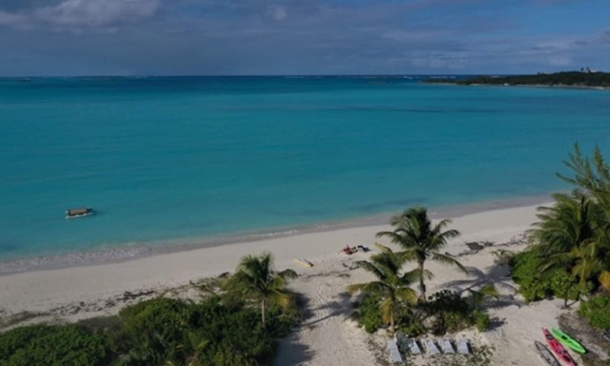 Great Exuma Apartamento | ESPACIOSO 'EN LA PLAYA' ¡Apartamento de un dormitorio KING & TURTLES! CS
