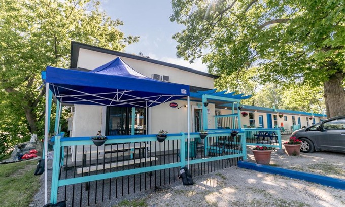 Wasaga Beach Hotel | Beachfront at Beach1 Motel