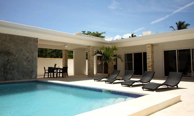 Cabarete Apartamento | Beachfront bedroom in cozy villa with pool