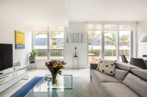 South of Fifth Apartamento | Beachfront Bentley Hotel One Bedroom Suite with Balcony and Beach access