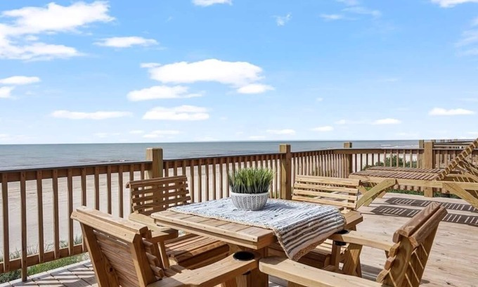 Port Bolivar Casa | Beachfront Bliss | Steps to Sand + Ocean Views