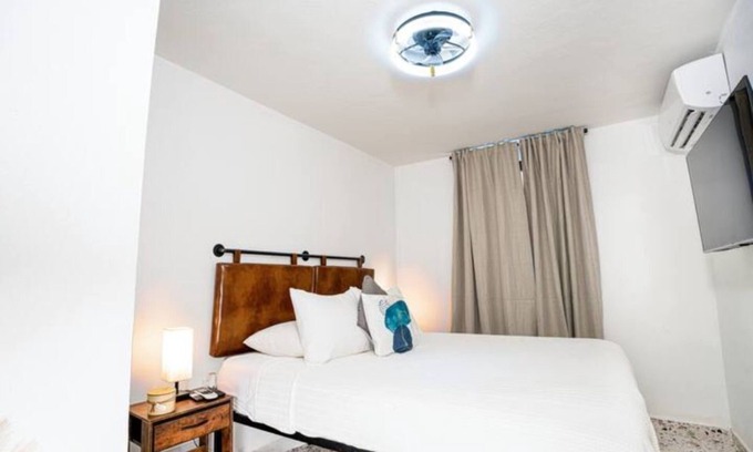 Cerro Gordo Apartamento | Beachfront Bliss: 2BR Family-Friendly Retreat