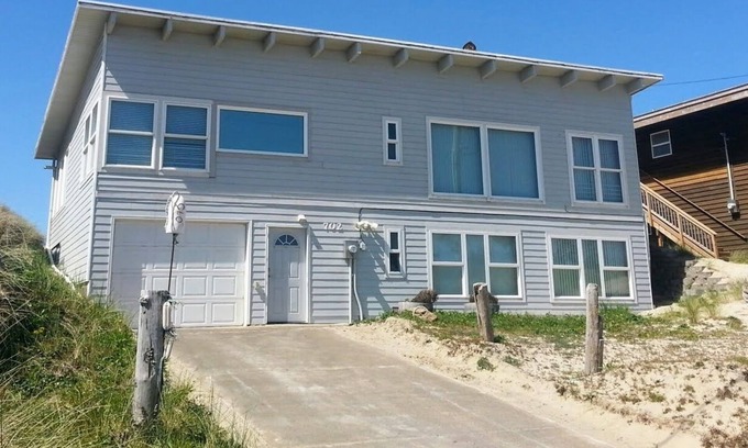 Bayshore Casa | Beachfront Bliss: 3 BR, 2 Master Suites, Jetted Tubs & Direct Access