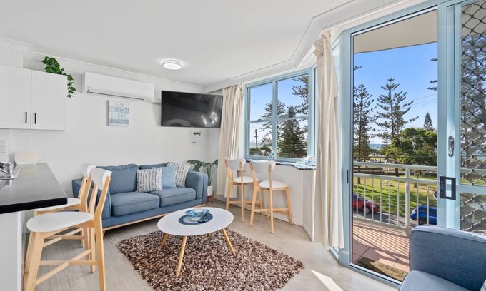 Coolangatta Apartamento | Beachfront Bliss at Kirra Beach with Pool