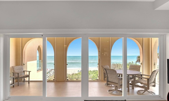 Indialantic Condominio | Beachfront Bliss: Chic 3 Bedroom 2.5 Bath Condo, Indialantic Florida Gem.