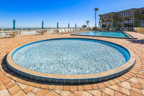 Crescent Beach Casa | Beachfront Bliss Luxe 2BD Condo Pool & Adventure