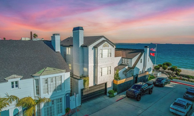 Los Alamitos Casa | Beachfront Bliss: Peaceful Home Steps from the Shore