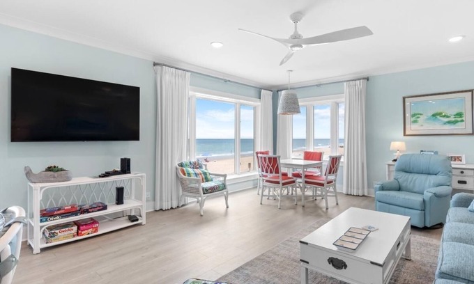 Georgetown County Condominio | Beachfront Bliss: 3 Bdrm 1st Flr