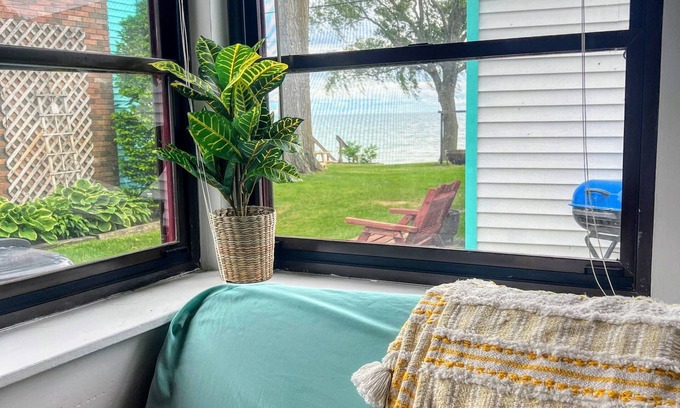 Filion Casa | Beachfront Bungalow Retreat on Lake Huron! #2
