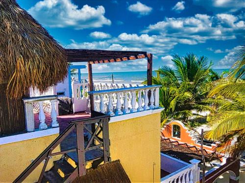 El Cuyo Cabina | Beachfront Casa Maya Lodge
