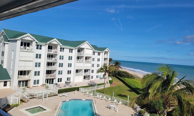 Riomar Condominio | 2-bedroom beachfront condo in fabulous Vero Beach with heated pool and gym.