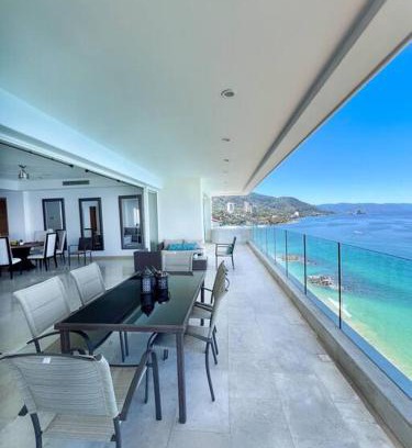 Zona sur Apartamento | Beachfront Condo in Exclusive Zone