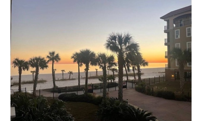 Henderson Point Condominio | Beachside 1st Floor Condo