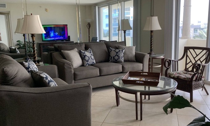 Surfside Condominio | Condominio frente al mar con balcón / vista parcial al mar - Precios especiales de verano / otoño