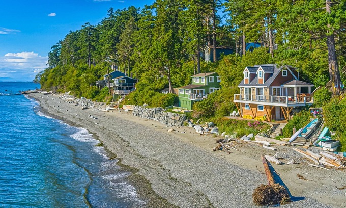 Point Roberts Casa | Beachfront cottage with expansive deck, grill, elegant interior, games, & W/D