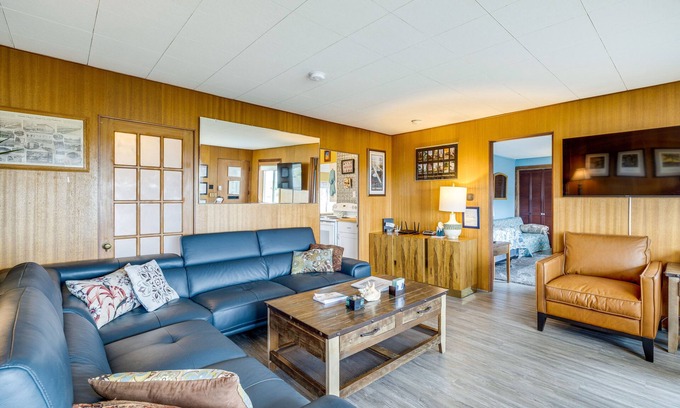 Seaside Cabaña | Beachfront Cottage on Seaside Promenade w/ Hot Tub