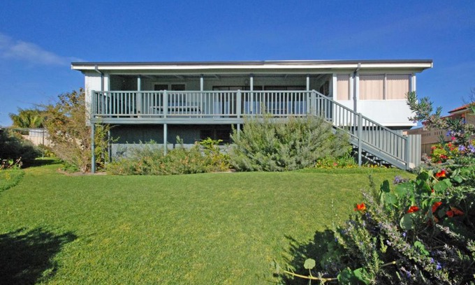 Jurien Bay Casa | Beachfront Cottage on the Park