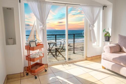 Costa Apartamento | BEACHFRONT Cozy 1 Bdr