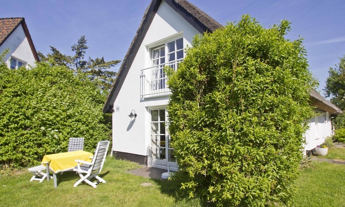 Neuendorf Apartamento | Beachfront idyll by the sea, private bathing area - Gutshof Ostseeblick FeWo 01