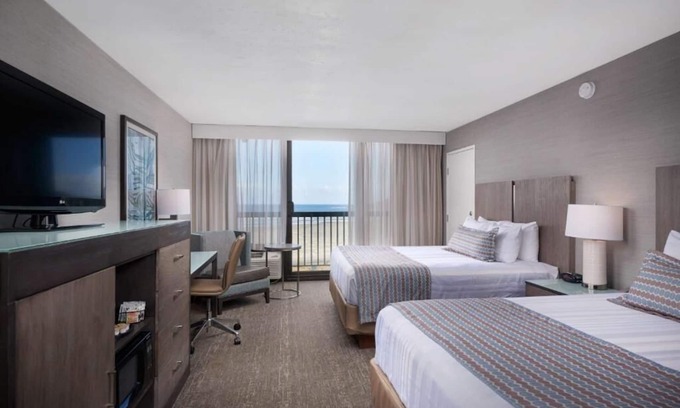 Newport Hotel | Beachfront Escape Along North Coast Highway 101 | Ideal for Family Stay