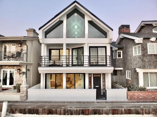 Peninsula Casa | Beachfront Estate - LB Peninsula