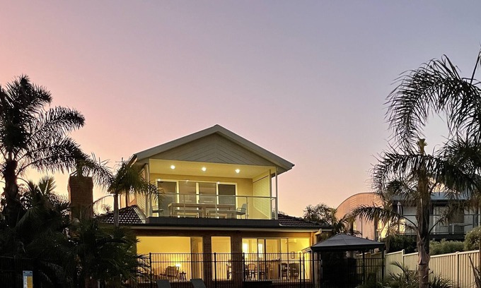 Long Beach Casa | Beachfront five bedroom home with pool and ocean views