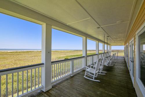 Red Fish Cove Casa | Beachfront Flamingo