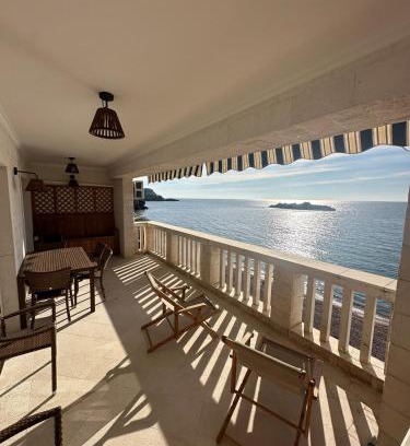 Sveti Stefan Apartamento | Beachfront Four Bedroom Apartment