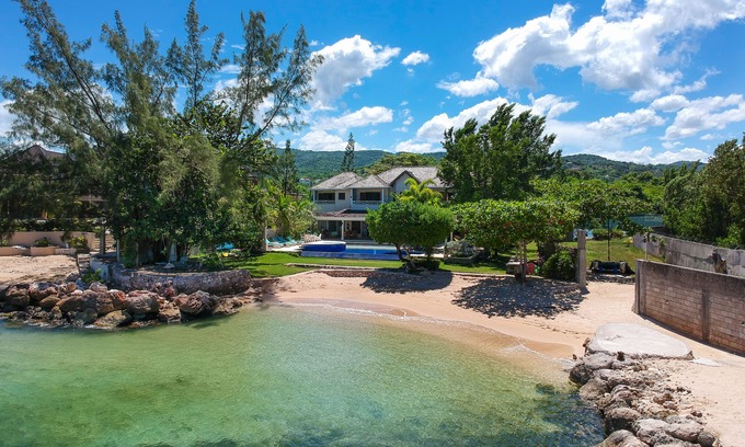 Runaway Bay Villa | FRENTE AL MAR - Villa privada con todo el personal